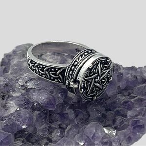 Star Poison Ring